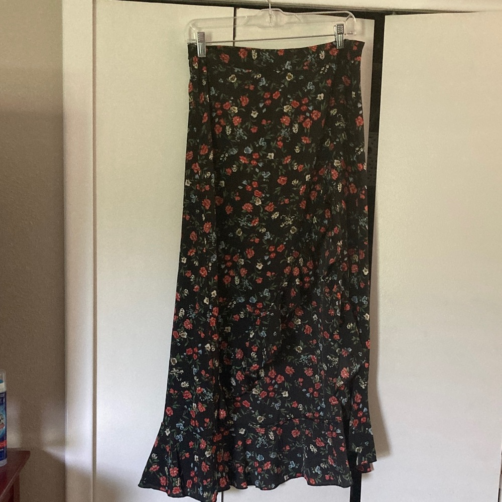 SHEIN Black Floral Maxi Skirt with split - Picture 4 of 8